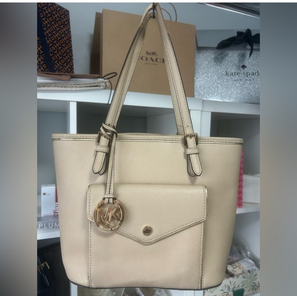 MICHAEL KORS Sand Saffiano Leather JET SET Bag! EUC